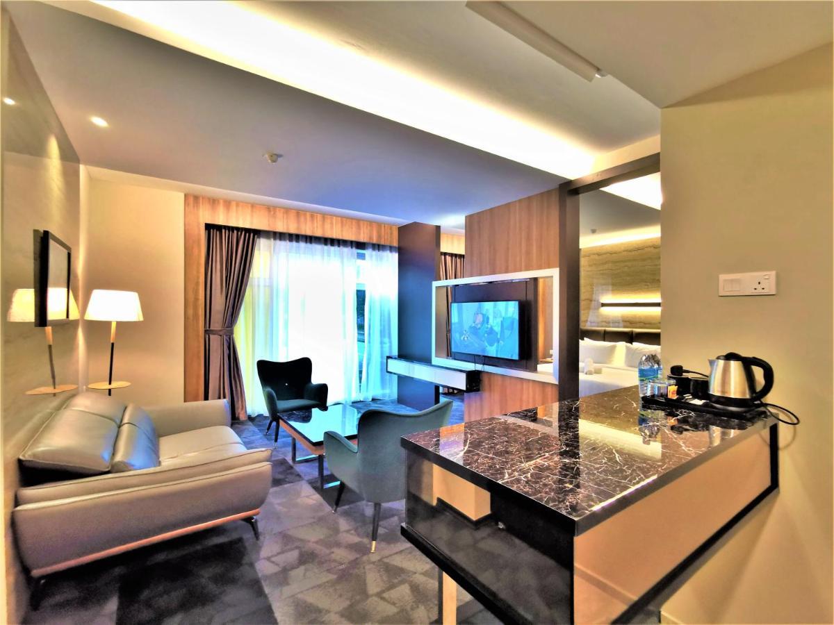 Prestigo Hotel - Johor Bharu Джохор-Бару Екстер'єр фото