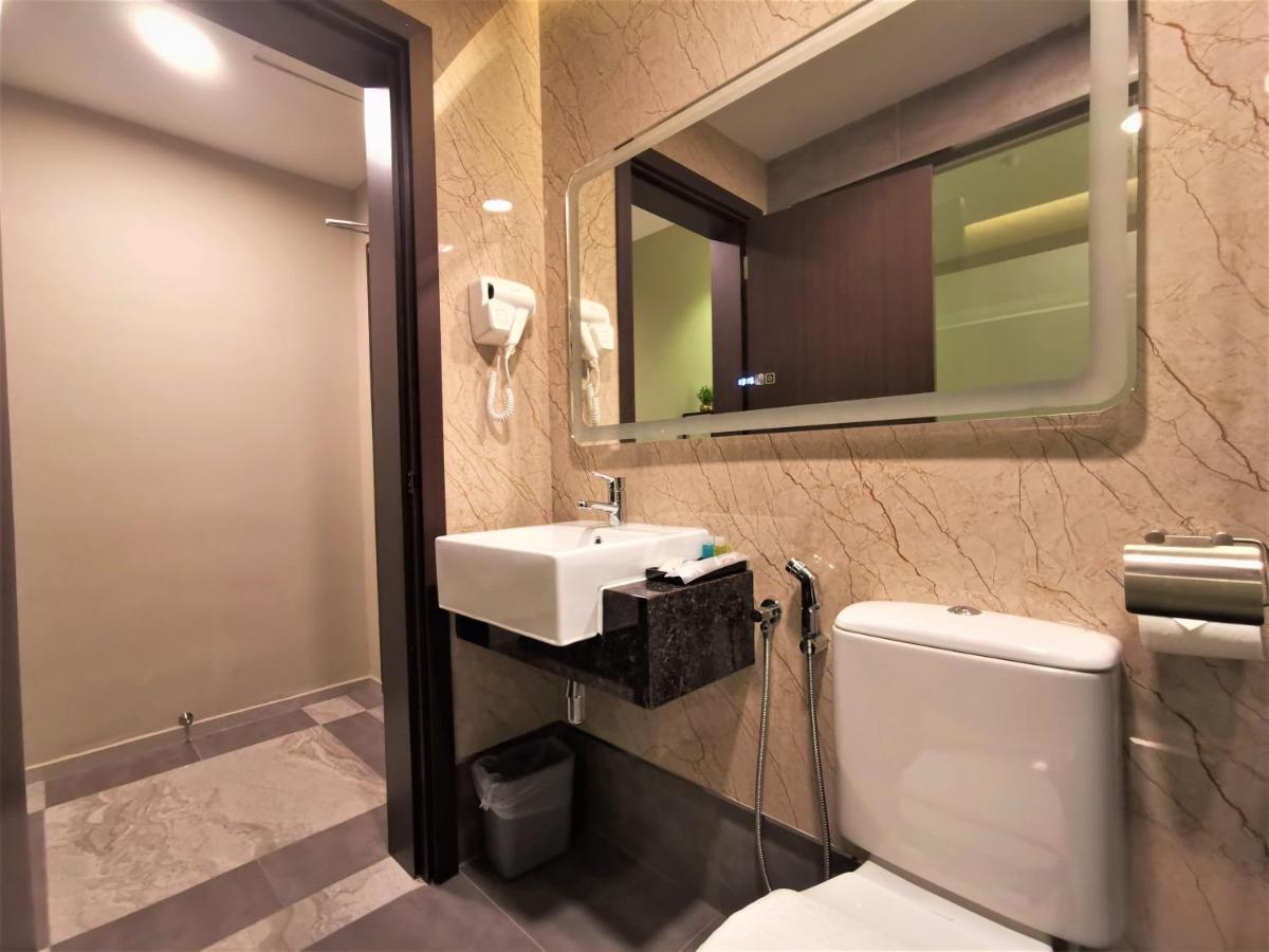 Prestigo Hotel - Johor Bharu Джохор-Бару Екстер'єр фото